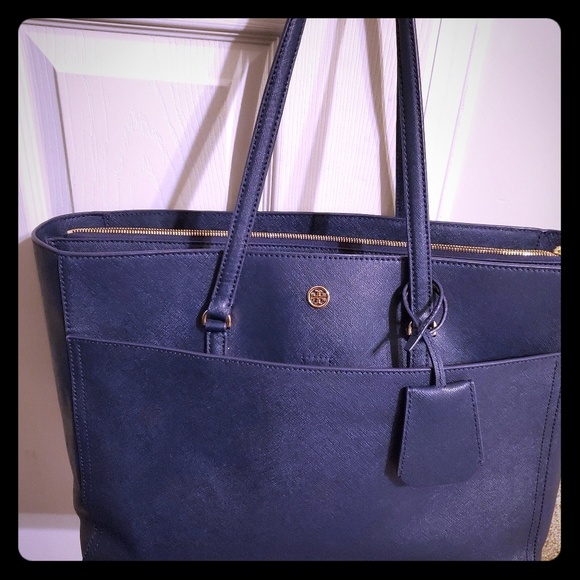 Tory Burch Handbags - Tory Burch Large Robinson Tote w/duster